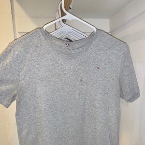 TOMMY HILFIGER BOYS TSHIRT 🤍
